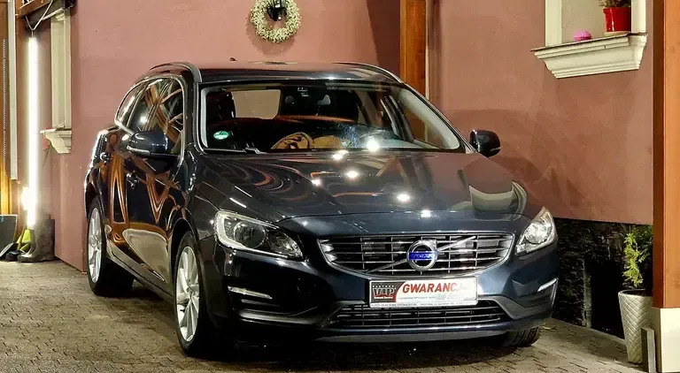 śląskie Volvo V60 cena 37999 przebieg: 200000, rok produkcji 2013 z Gąbin